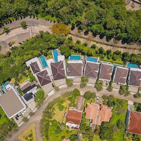 Tulip Hill View Villa 5 Bedrooms With A Private Swimming Pool バンドゥン エクステリア 写真