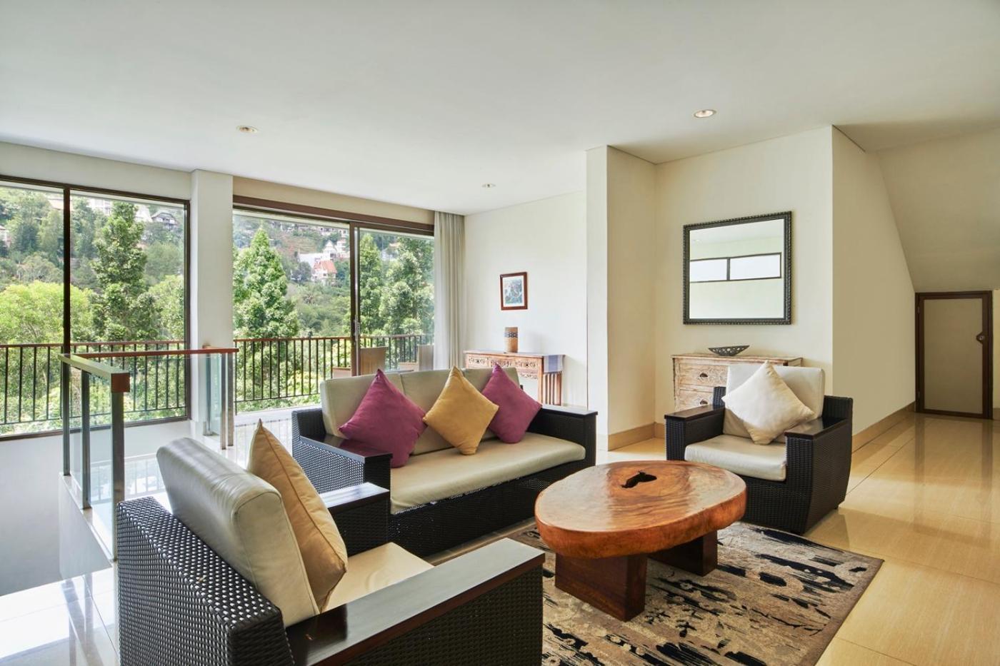 Tulip Hill View Villa 5 Bedrooms With A Private Swimming Pool バンドゥン エクステリア 写真